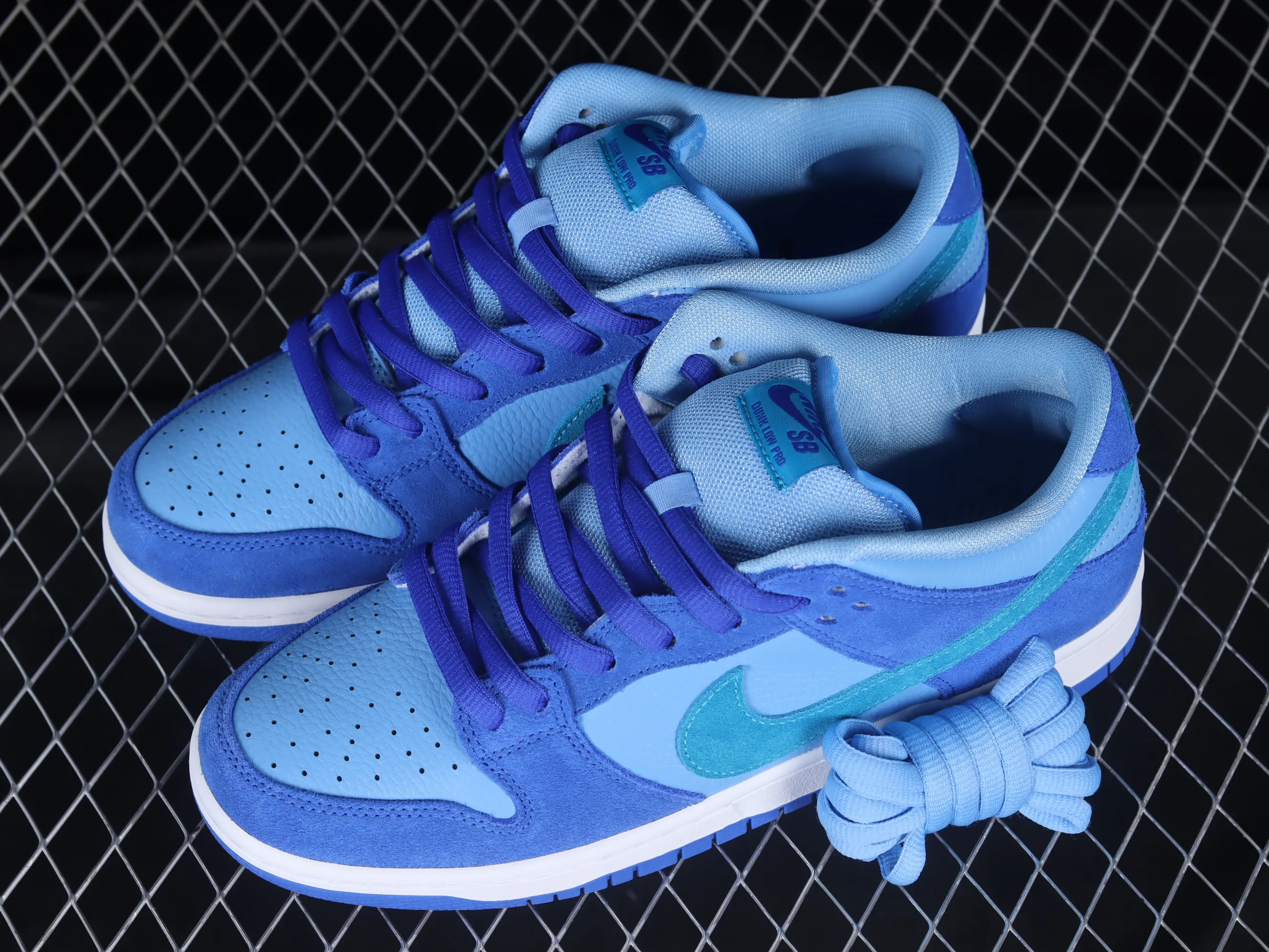 All categories Nk SB Dunk series Nk SB Dunk Low low-top sneakers M version pure original Nk SB Dunk Low Blue Raspberry blue raspberry SB low-top sports and leisure sneakers DM0807-400